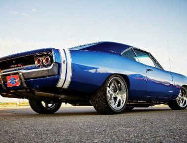 Dodge Charger 1968-1972 και 2015: Επιτάχυνση, δυναμική, ήχος και ... γκαζιές (βίντεο)